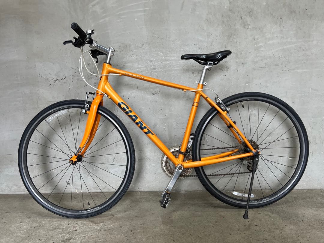 クロスバイク　GIANT ESCAPE R3 ジャイアント　前後タイヤ新品‼️