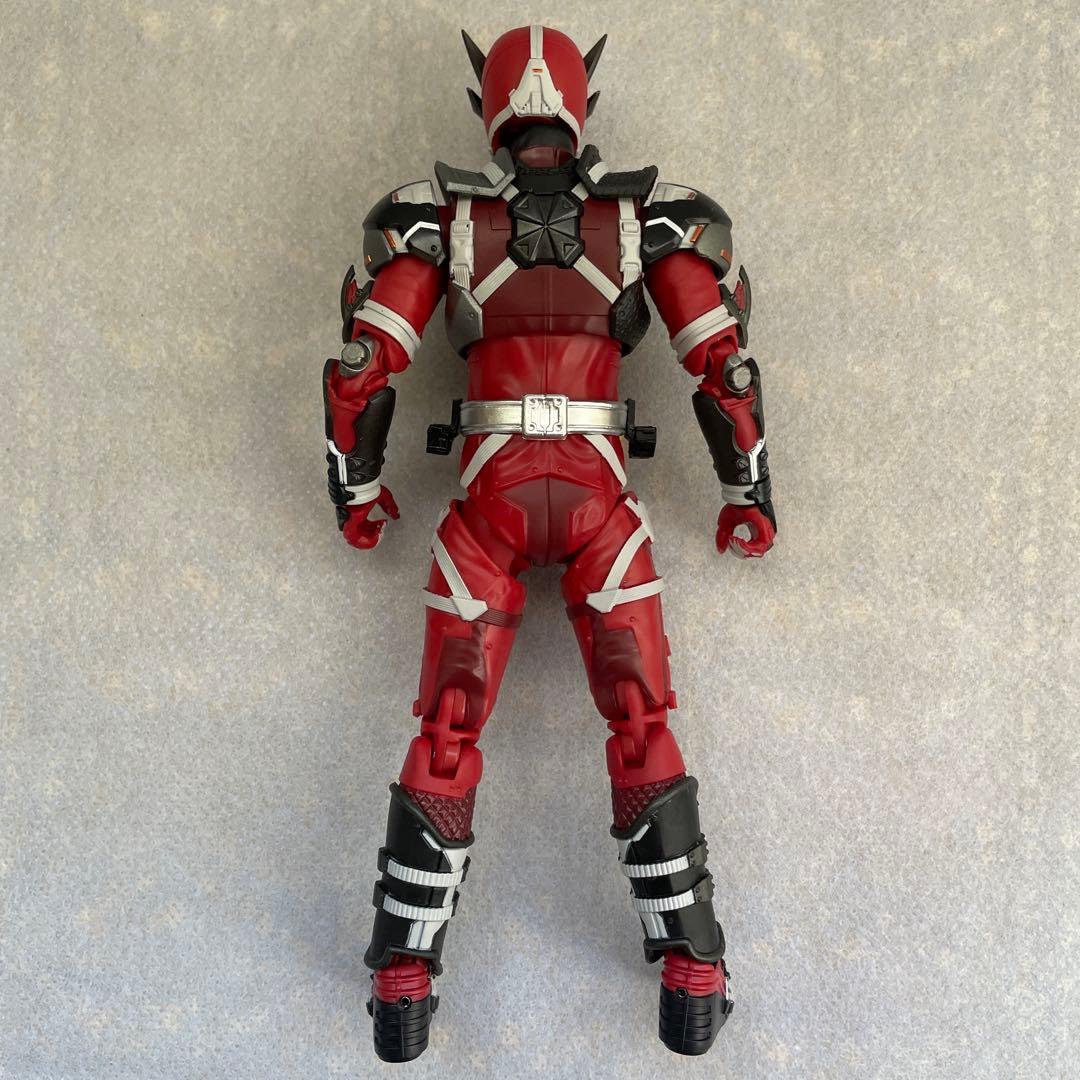 S.H.Figuartsフィギュアーツ 仮面ライダー雷