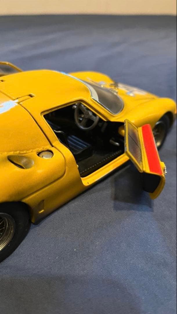 ホットウィール フェラーリ Ferrari 250 LM 1/18 モデルカー