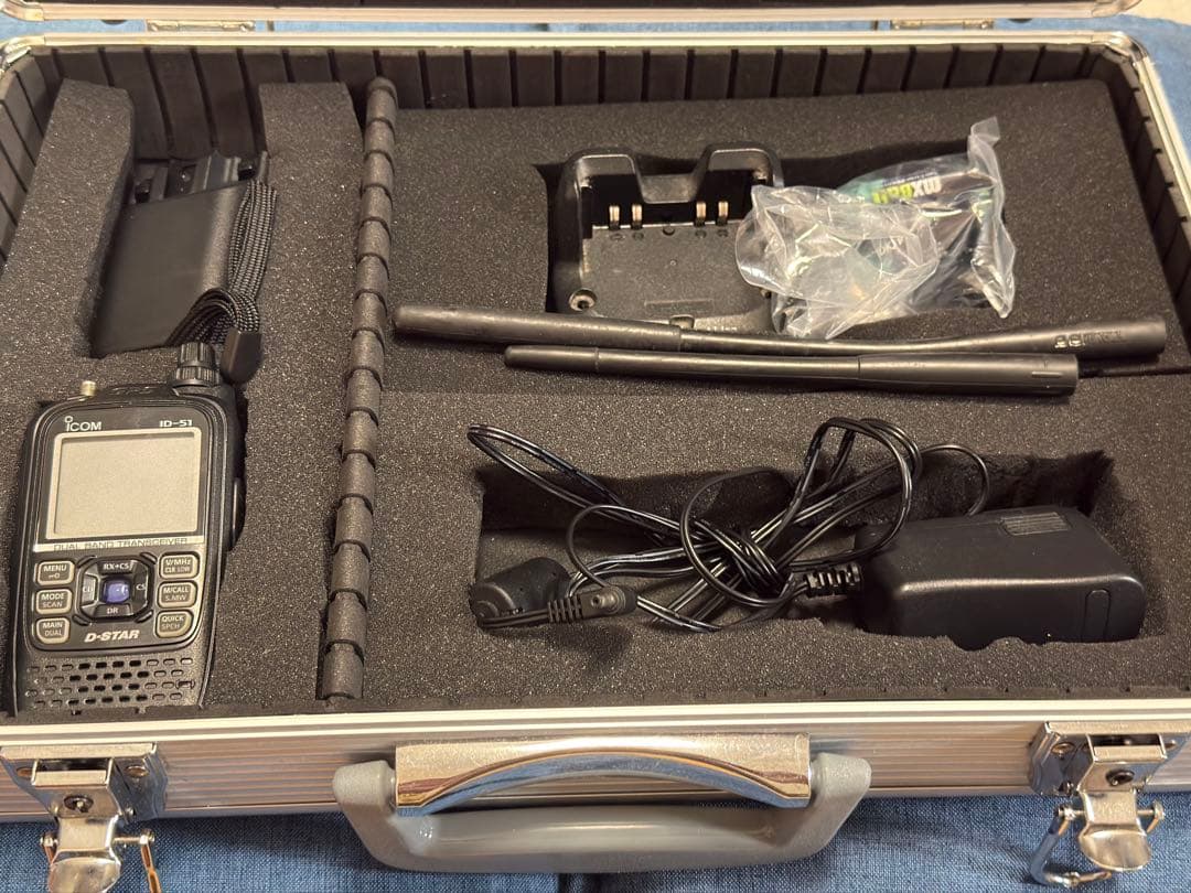 ICOM ID-51 D-STAR トランシーバー ケース 電池付き