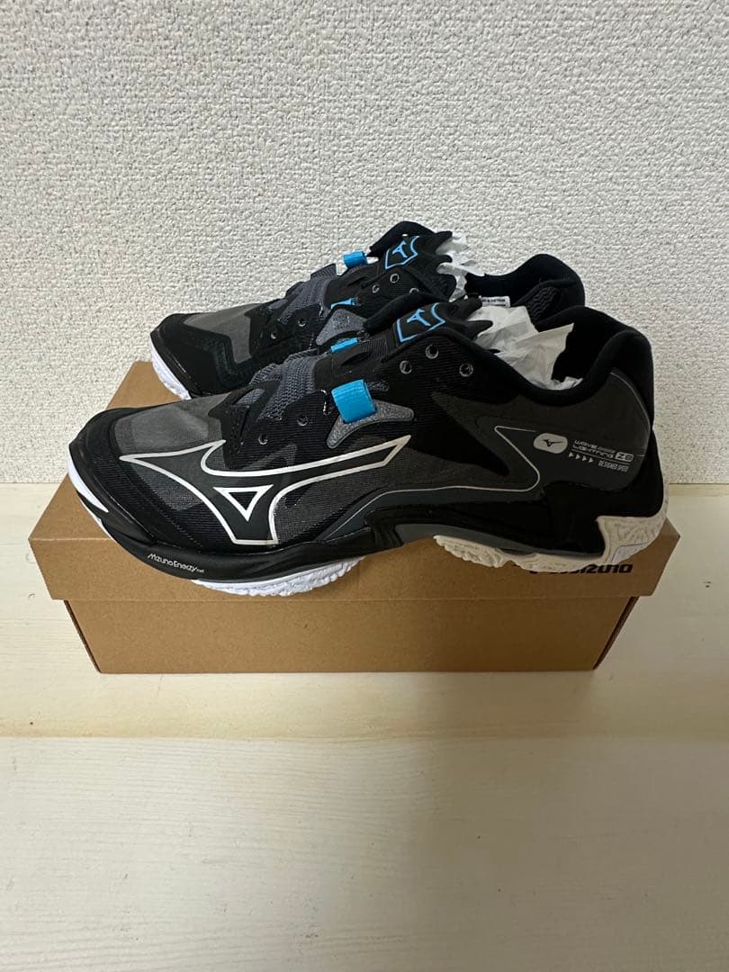 Mizuno バレーボールシューズ ウェーブライトニングZ8