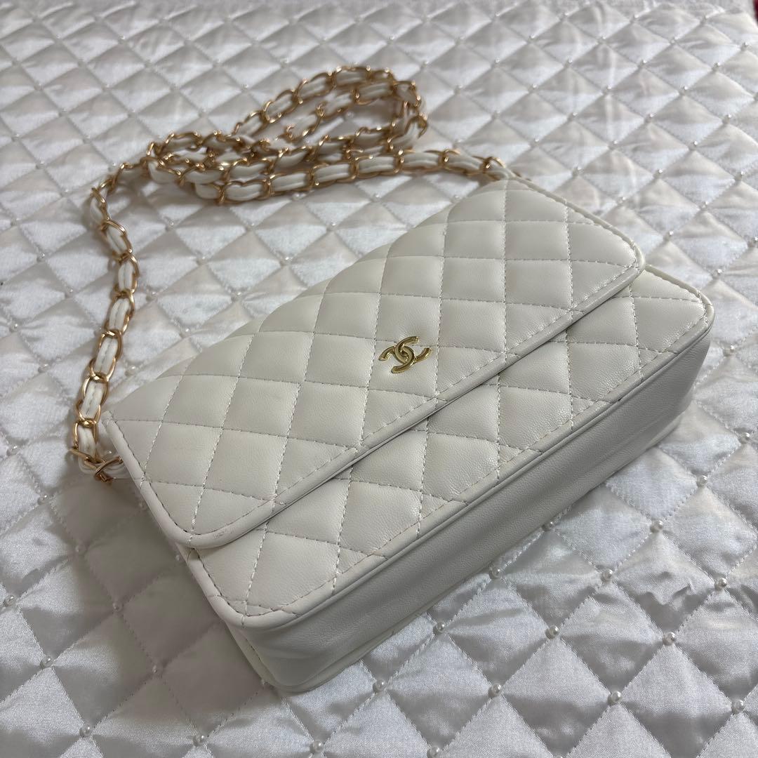 CHANEL シャネル ノベルティ ホワイト チェーンショルダーバッグ 斜め掛け