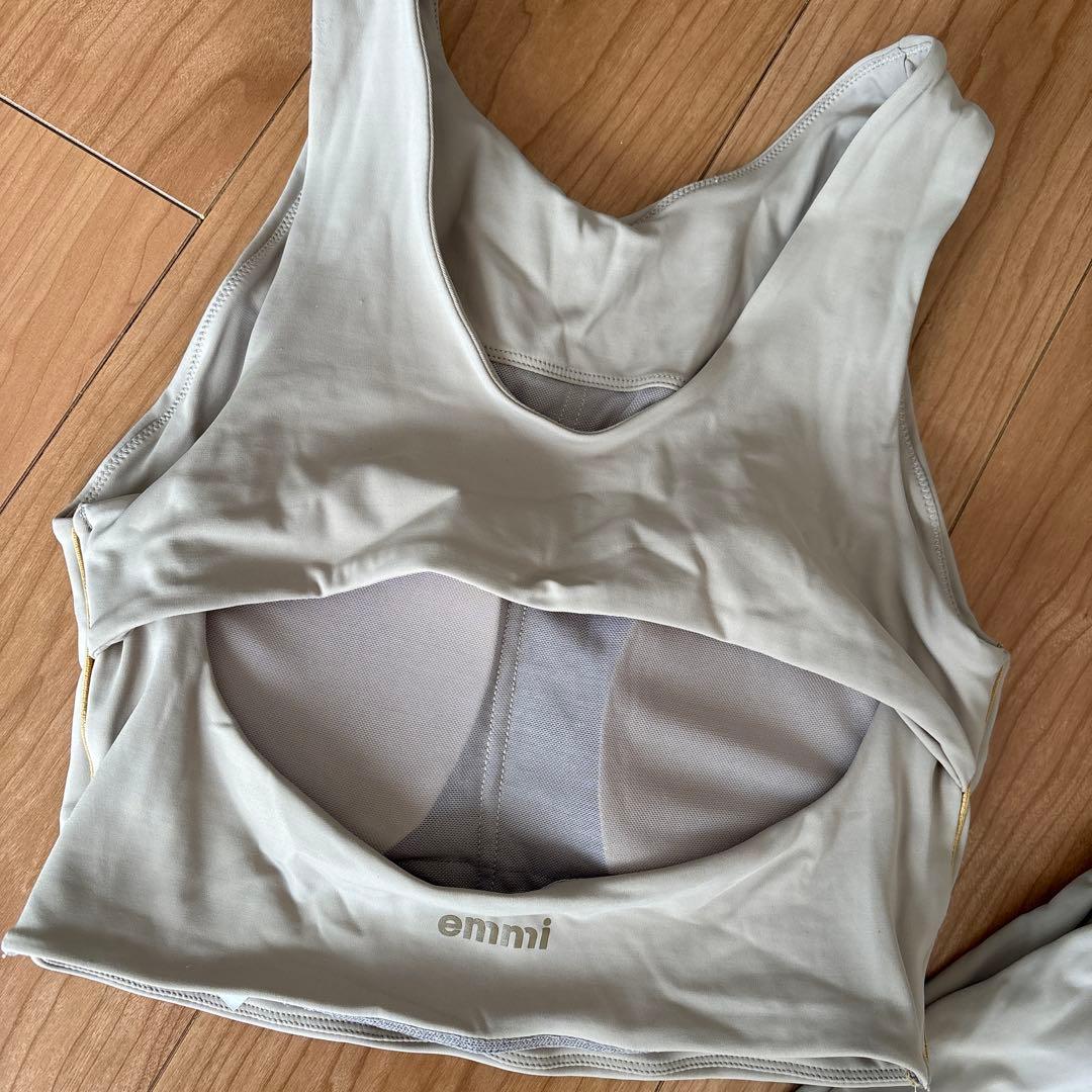 【美品emmi yoga】サスティナレッチ タンクトップヨガウェア セット