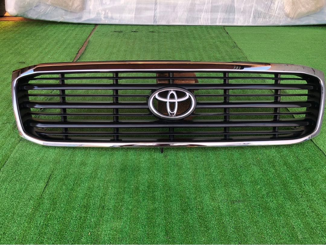 トヨタ　100系ランドクルーザー　ラジエーターグリル