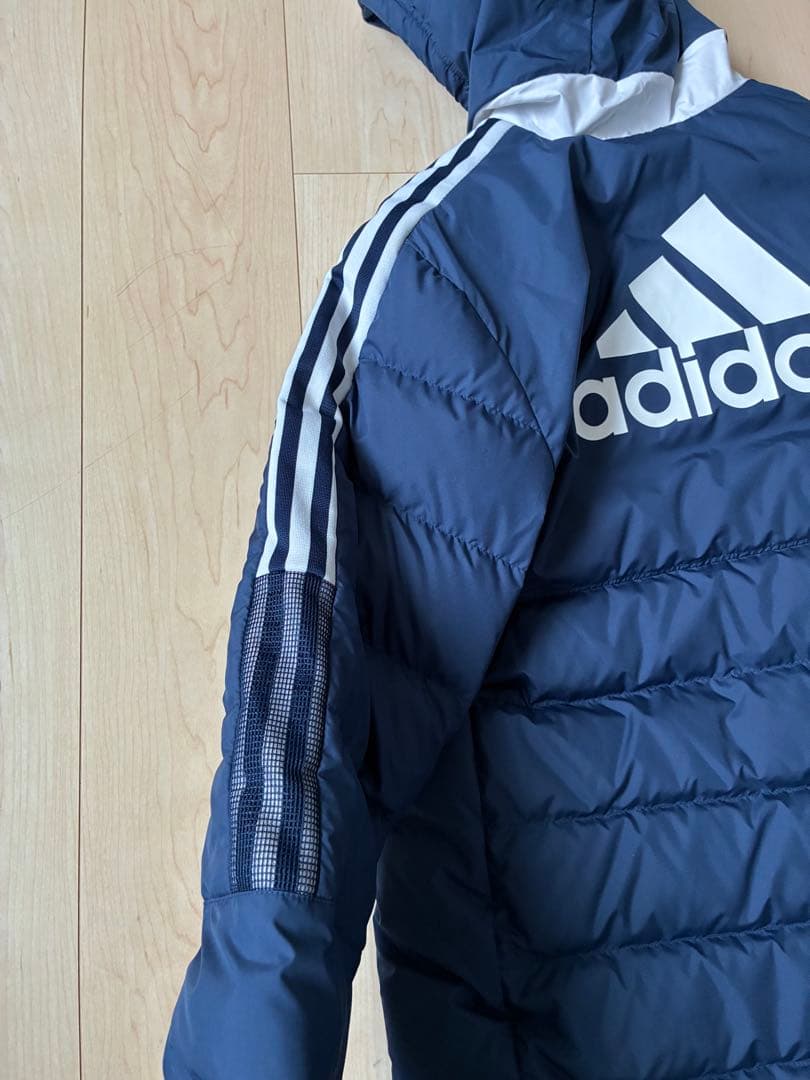 adidas ネイビー ダウンコート