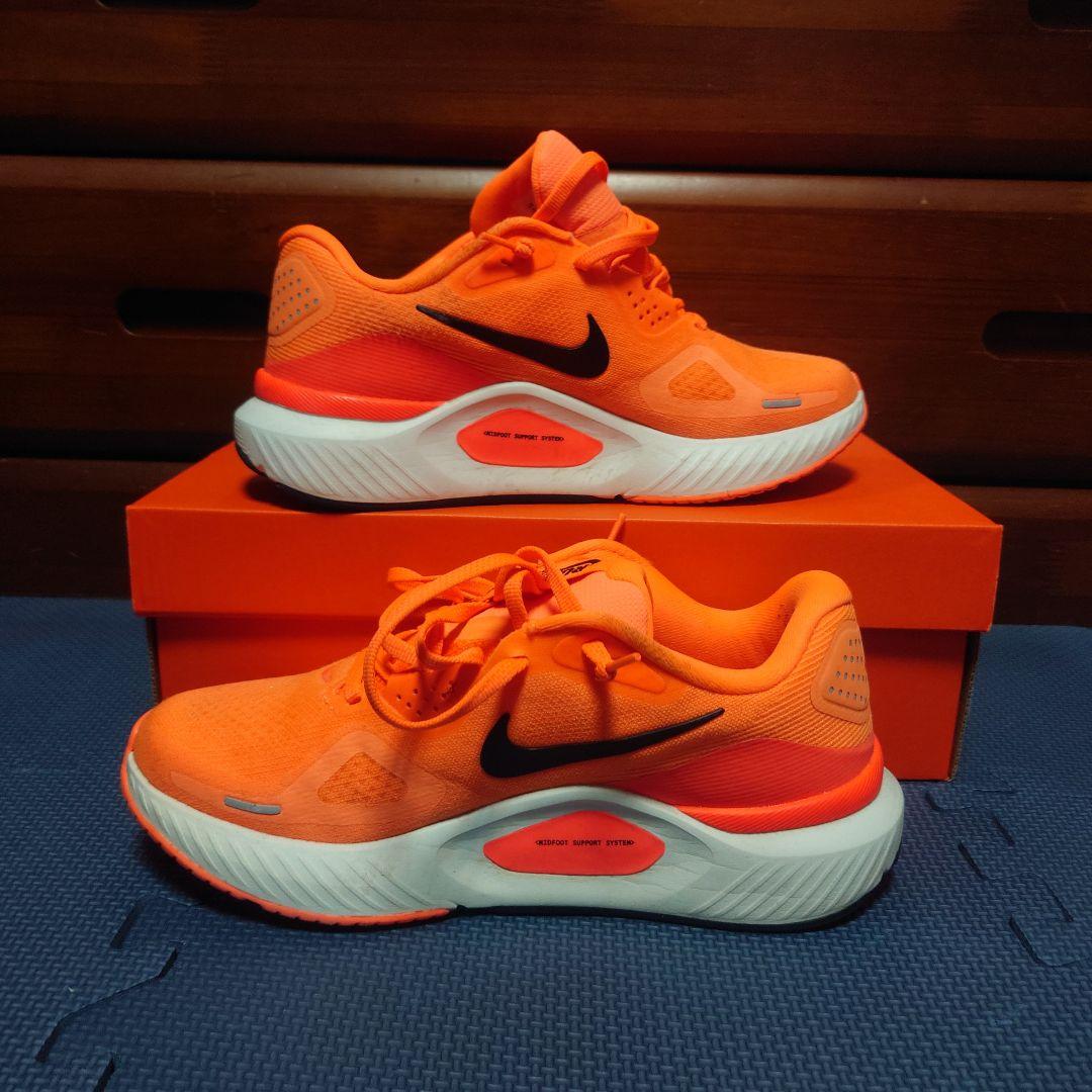 NIKE ストラクチャー26