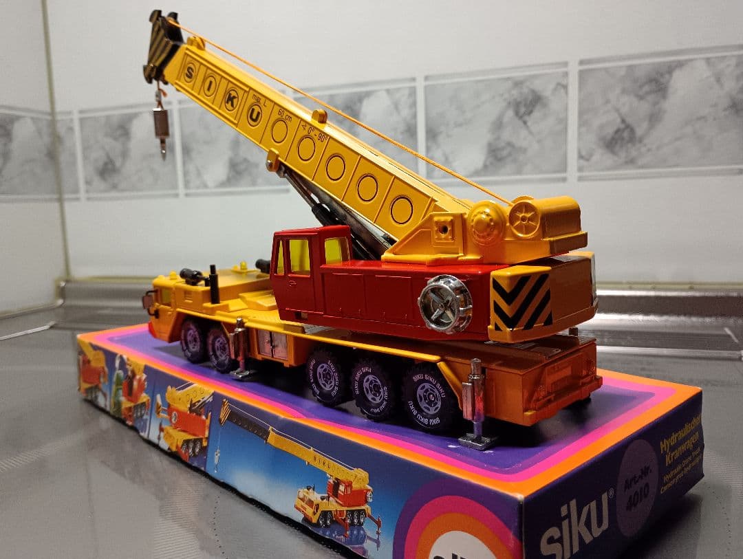 siku製 クレーン車 1/50スケールモデル