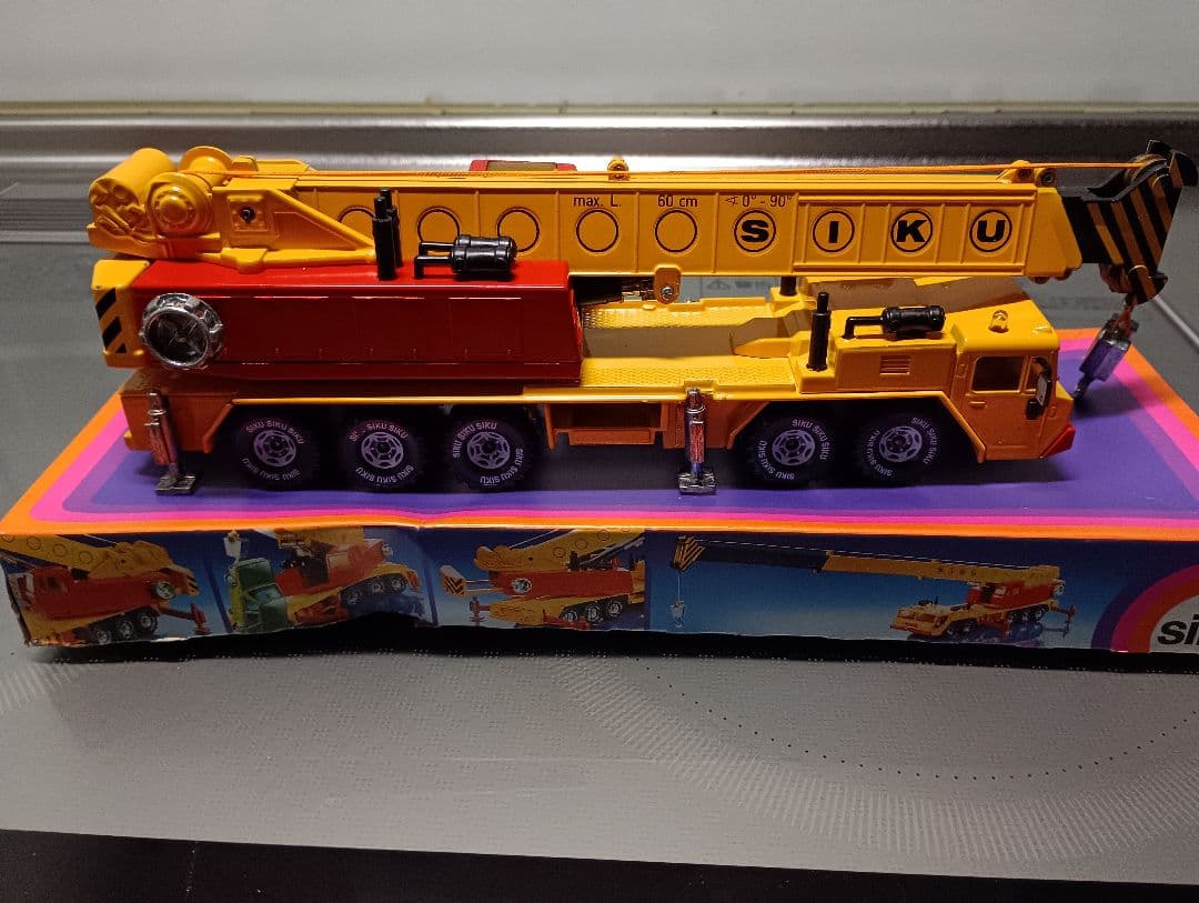 siku製 クレーン車 1/50スケールモデル