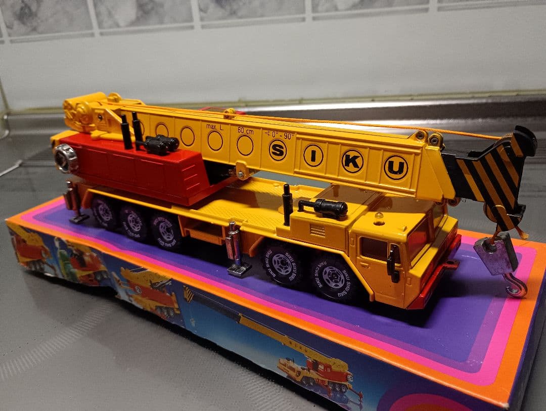 siku製 クレーン車 1/50スケールモデル