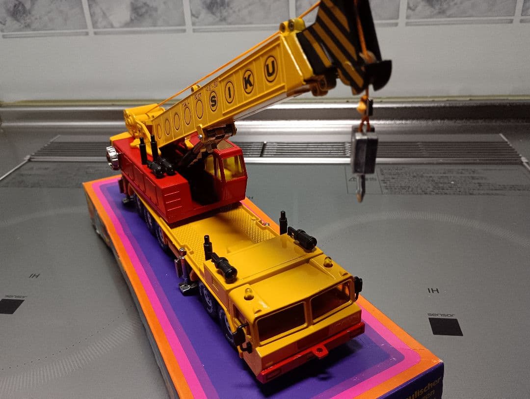 siku製 クレーン車 1/50スケールモデル