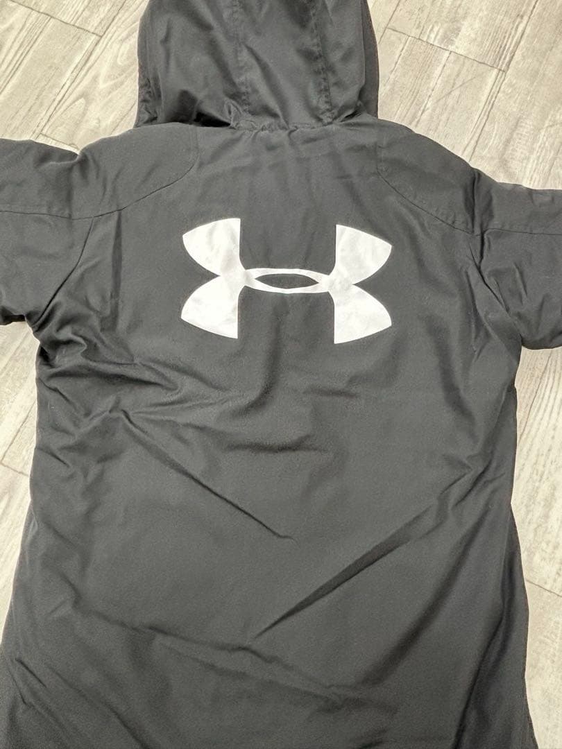 限定値下！Under Armour 黒 ベンチコート／ジュニア130〜145cm