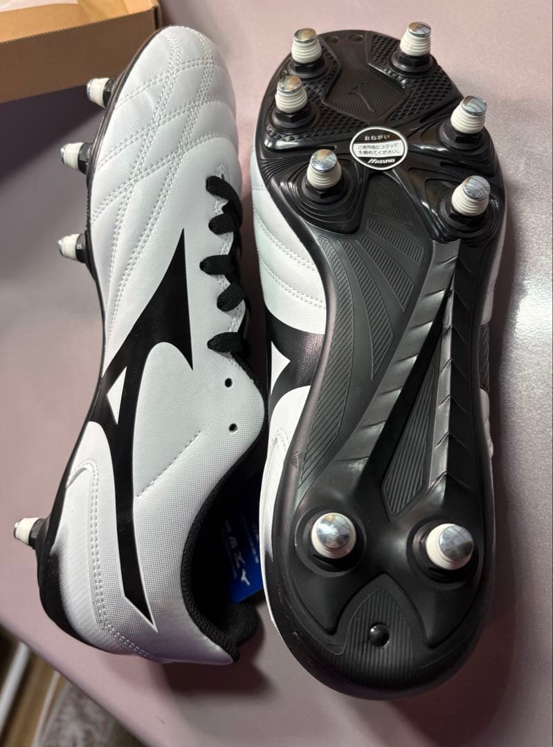Mizuno Morelia Neo ワイドスパイクシューズ