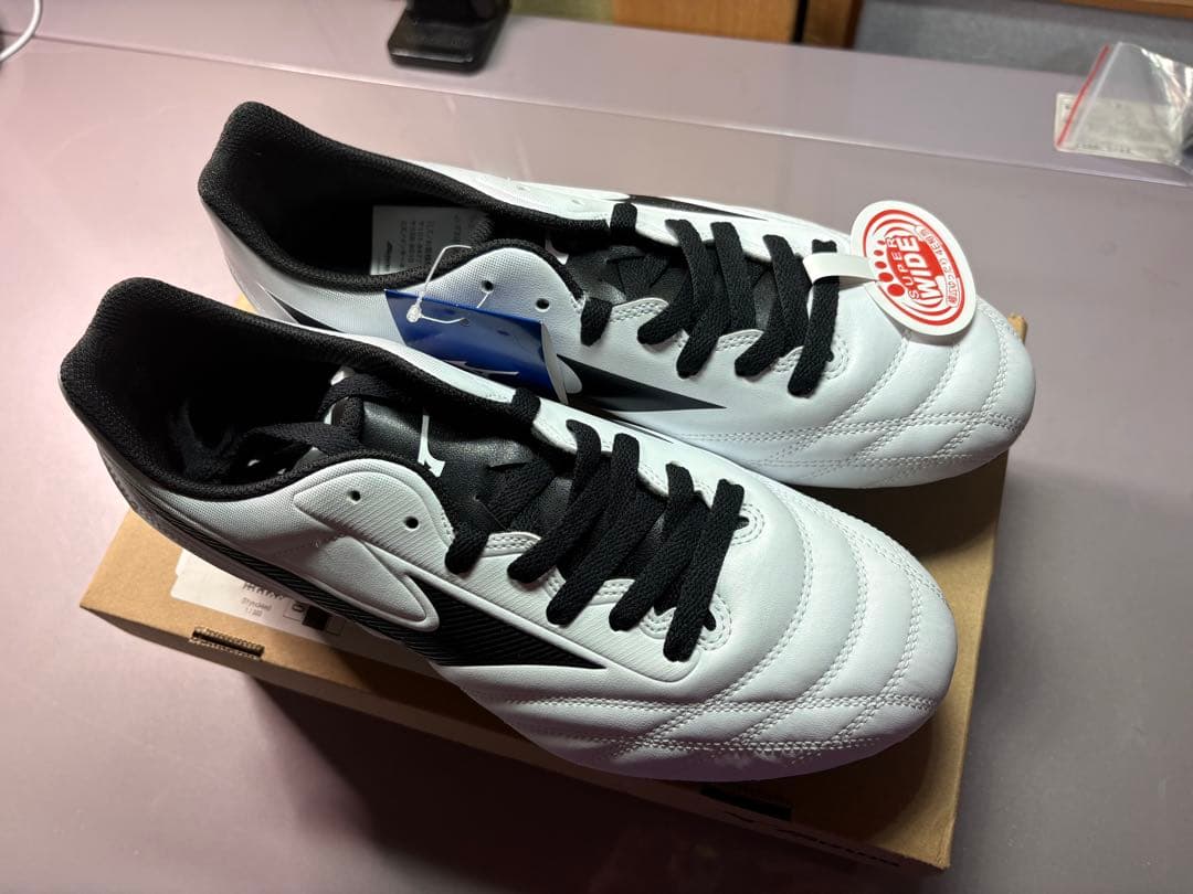 Mizuno Morelia Neo ワイドスパイクシューズ