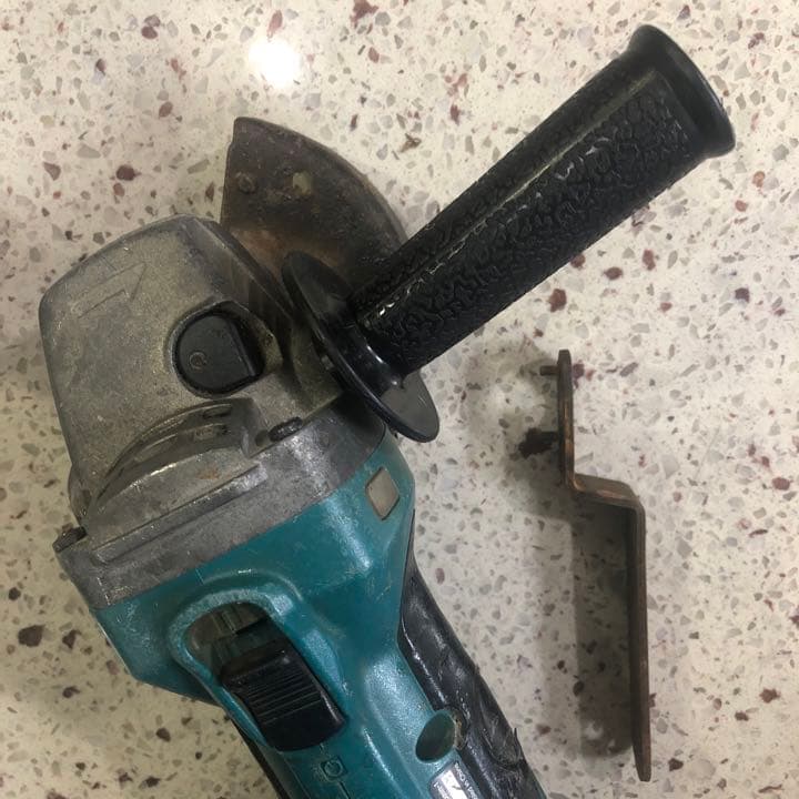 マキタディスクグラインダー GA400D中古動作品難ありmakita14.4v