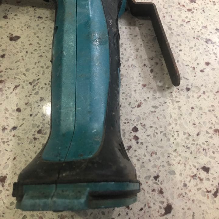 マキタディスクグラインダー GA400D中古動作品難ありmakita14.4v