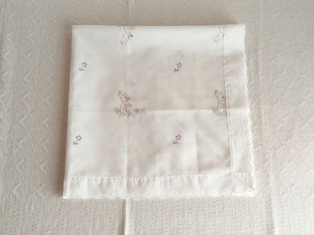 【mkuさま】vintage ❀ ウサギさん刺しゅうの テーブルクロス