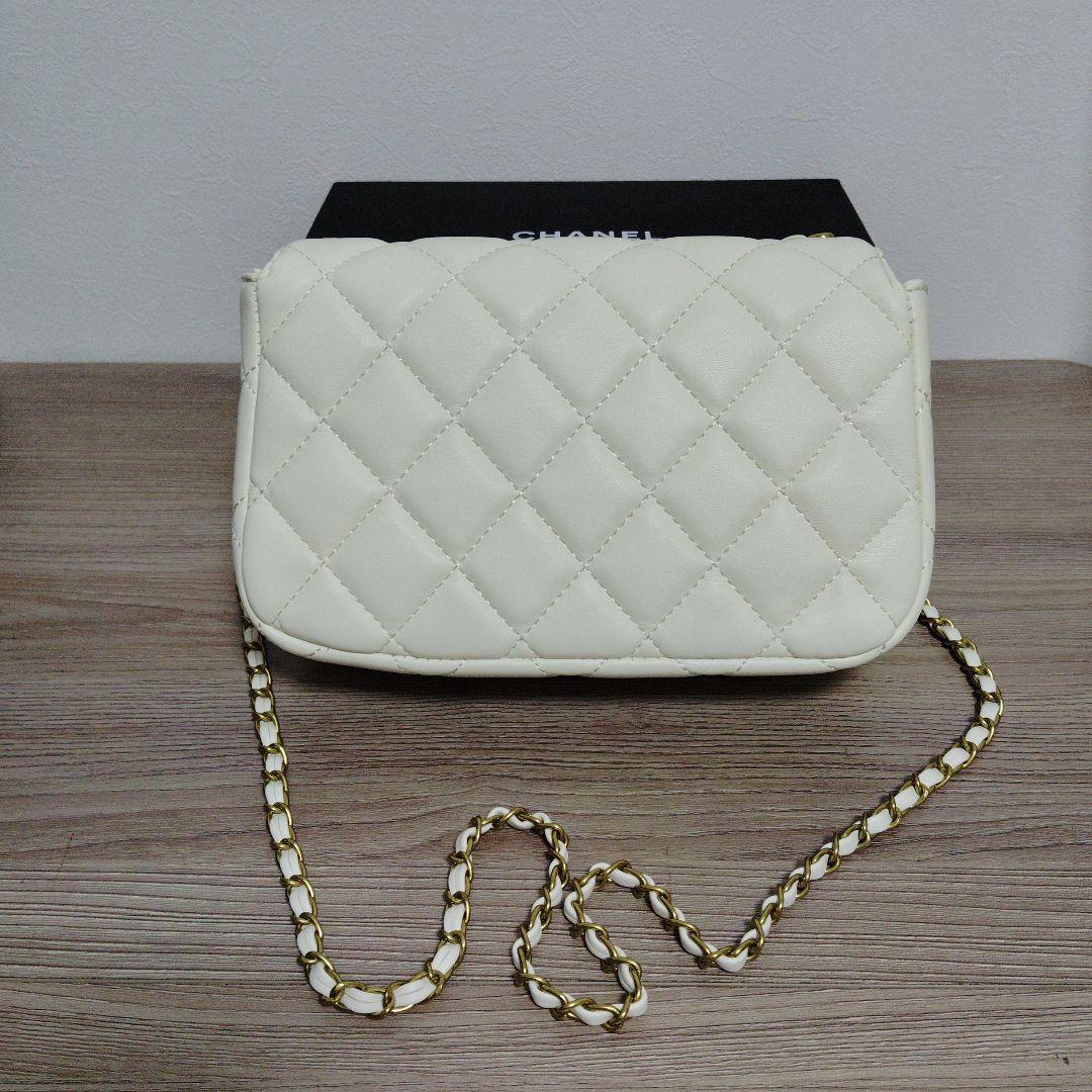 CHANEL　キルティングチェーンショルダーバッグ　ノベルティー ホワイト