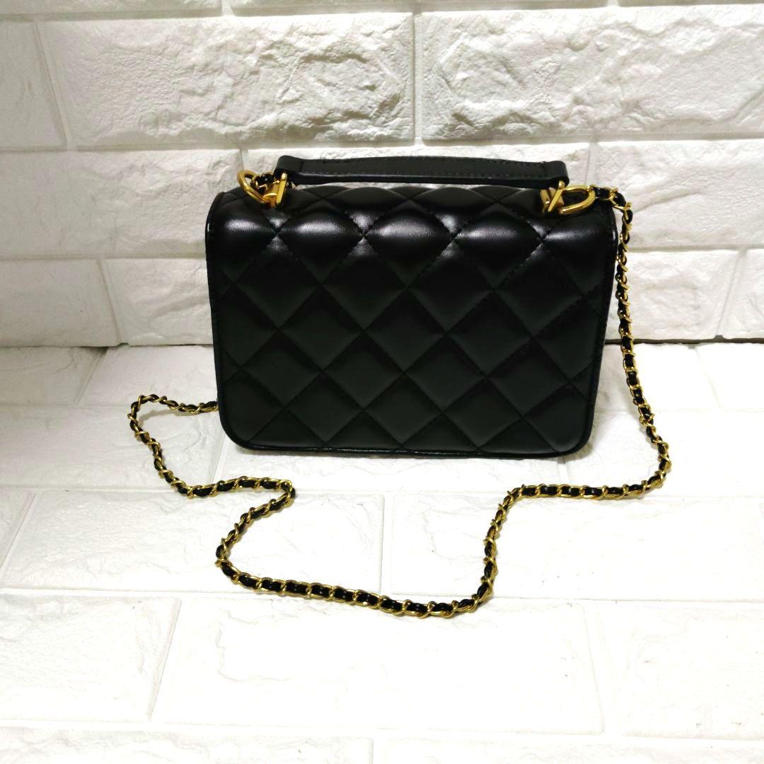 CHANELノベルティキルティングショルダーバッグ