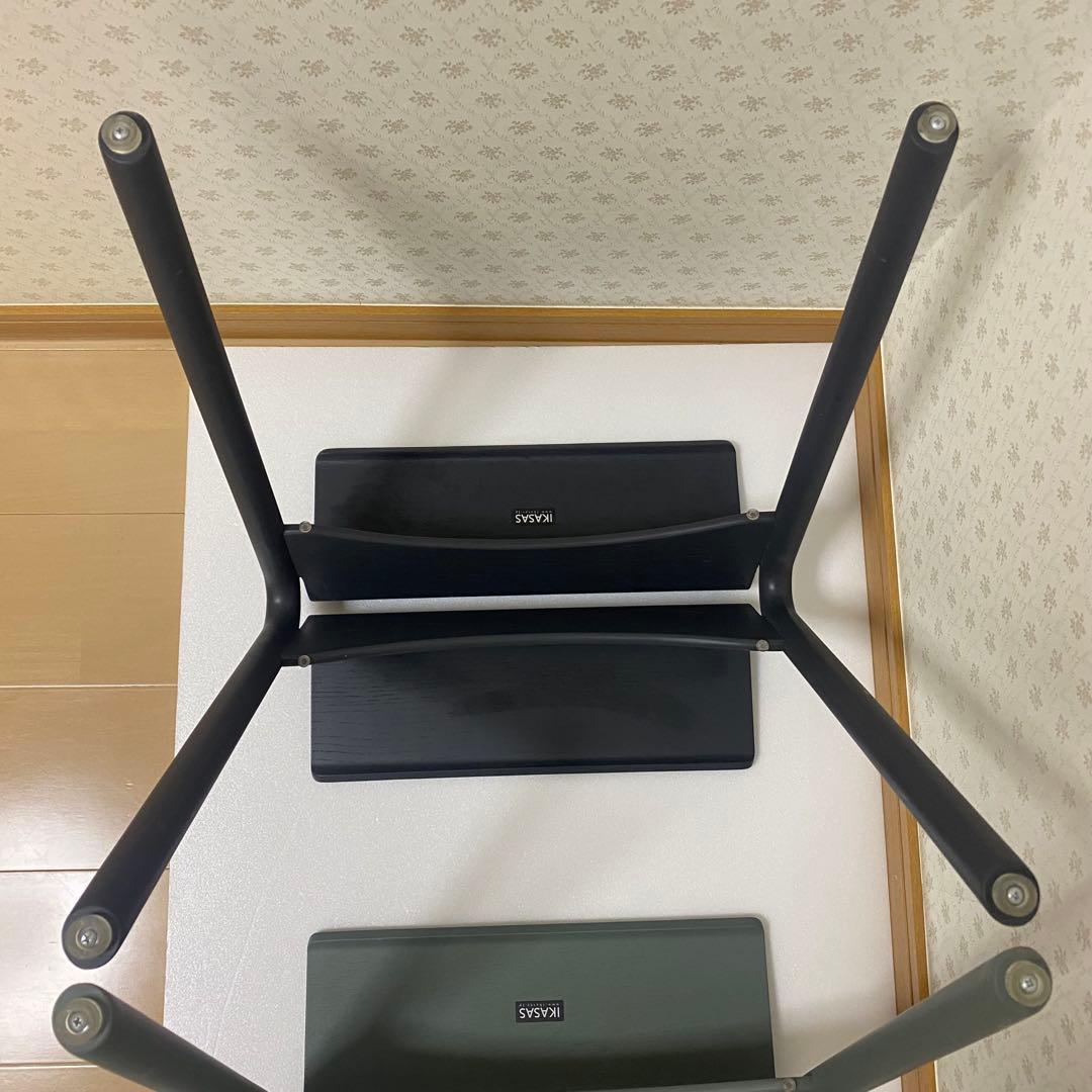 軽やかに美しく、そして強く。今にも飛び立ちそうな木製スツール KAMOME 2脚