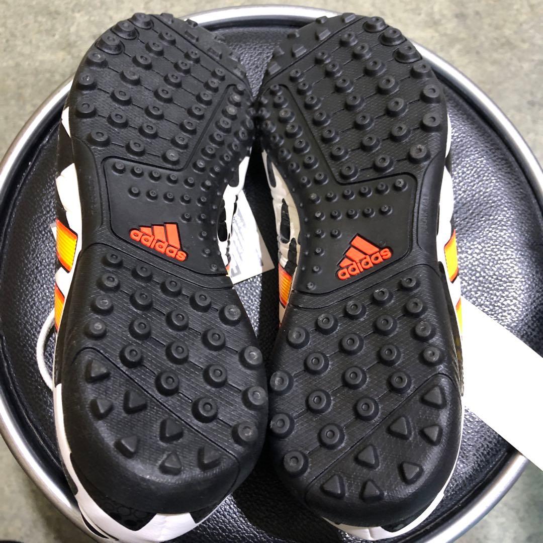アディダスジュニアフットサルシューズ新品