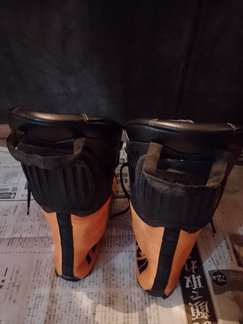 オレンジ 黒 スキー用ブーツ TECNICA INFERNO booster