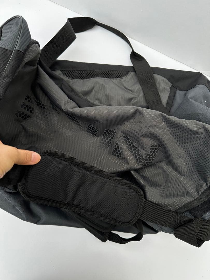 新品　NIKE ボストンバッグ　スポーツバッグ　合宿　試合　カーキ　グレー系