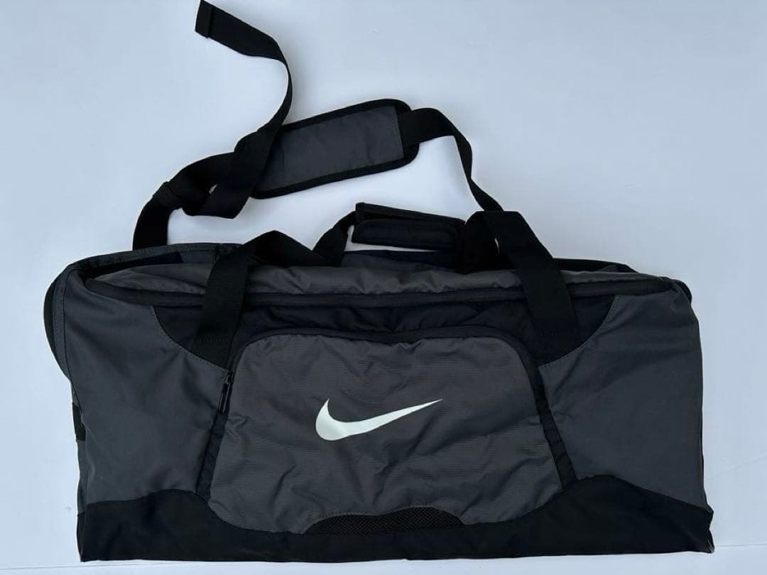 新品　NIKE ボストンバッグ　スポーツバッグ　合宿　試合　カーキ　グレー系