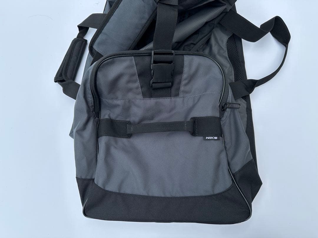 新品　NIKE ボストンバッグ　スポーツバッグ　合宿　試合　カーキ　グレー系