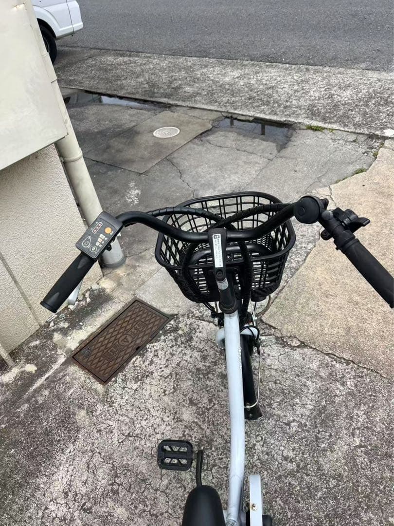 （株）カイホウジャパン　電動アシスト三輪自転車　ashiraku　充電器付
