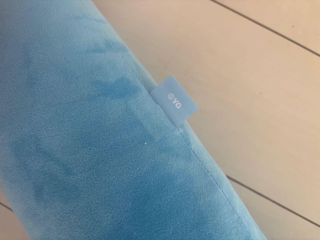 TREASURE LIGHTSTICK CUSHIONペンライト型大クッション