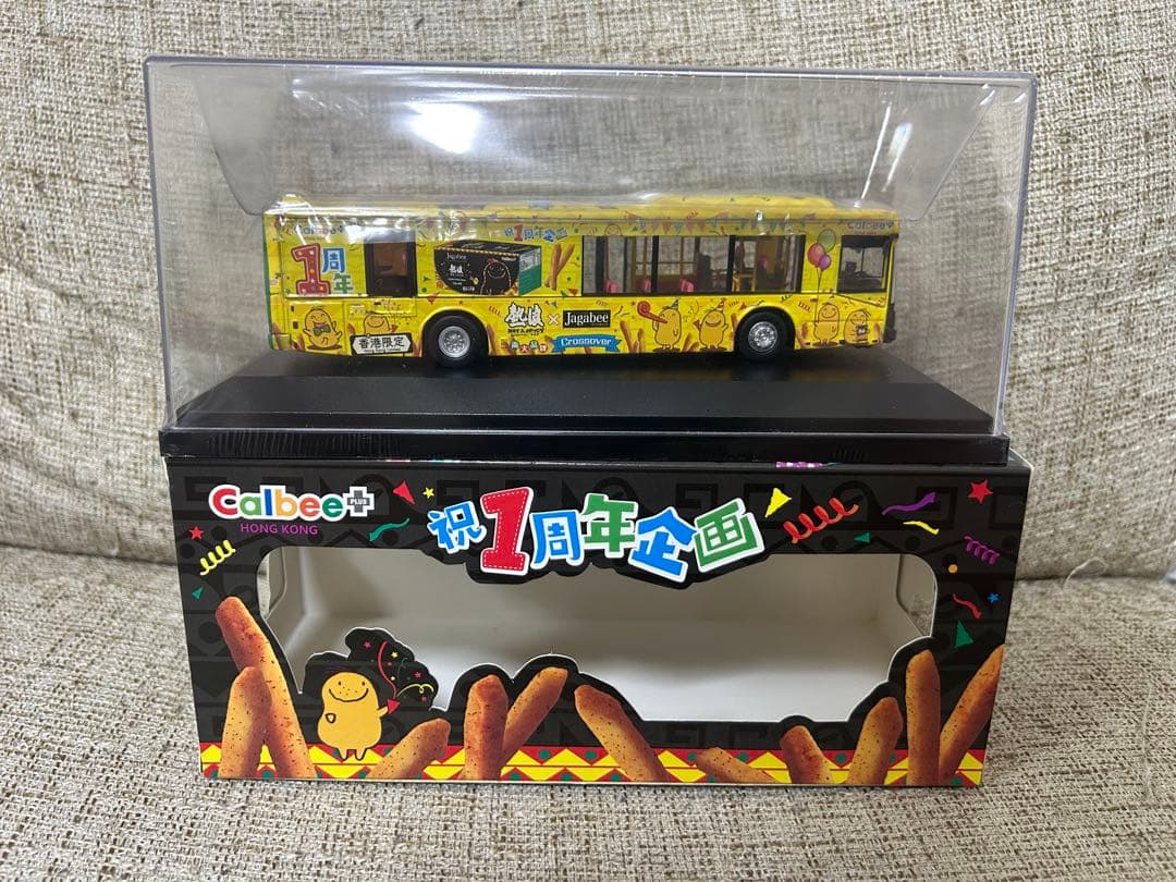 Calbee 1周年記念バス 香港限定 1/76 Volvo bus バス