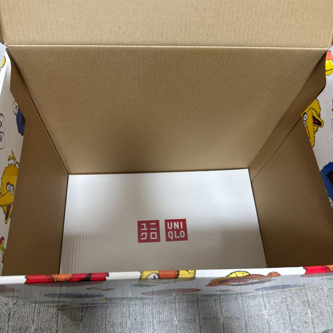 B135 希少 UNIQLO KAWS SESAME STREET ぬいぐるみ