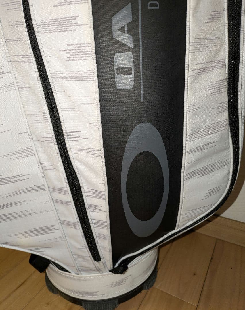 OAKLEY キャディバッグ 9.5型【中古商品】ホワイト系
