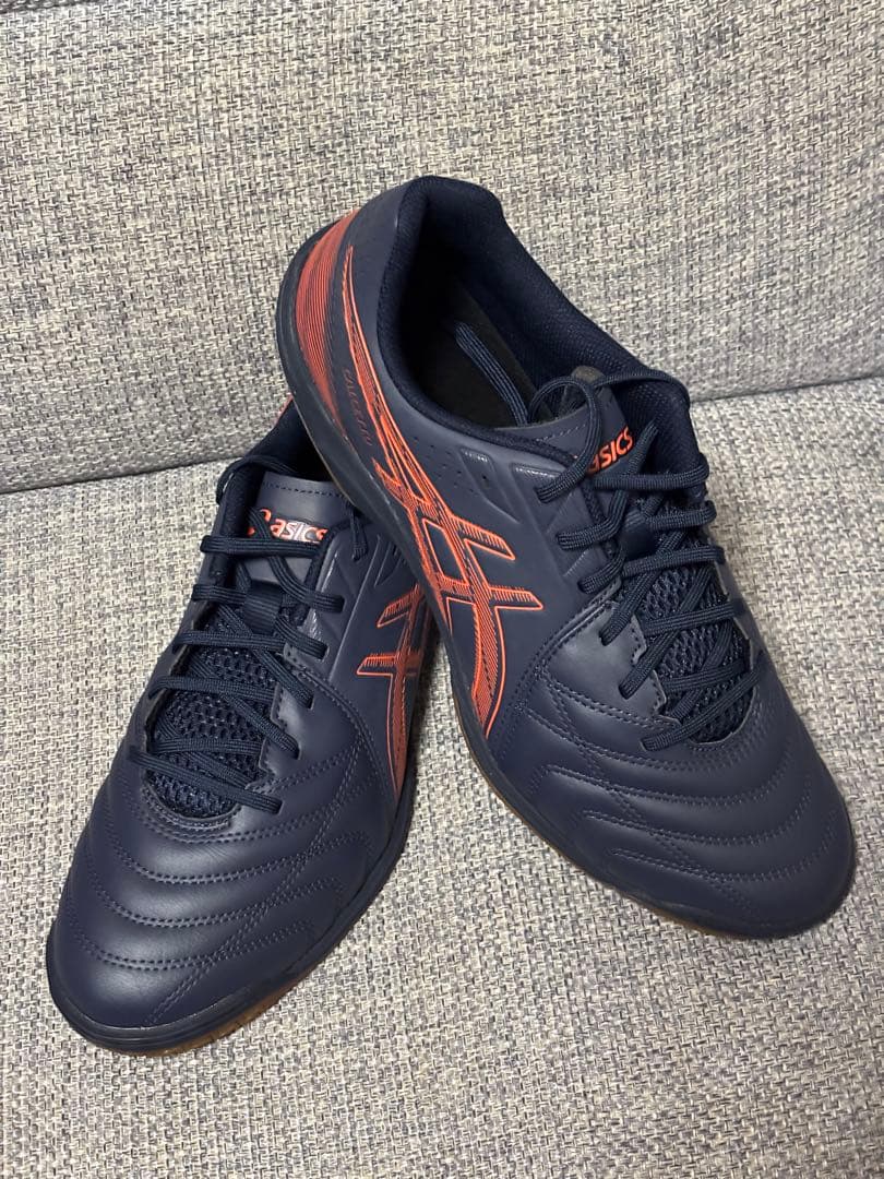 ASICS カルチェット フットサルシューズ ネイビー/オレンジ WD 28.0