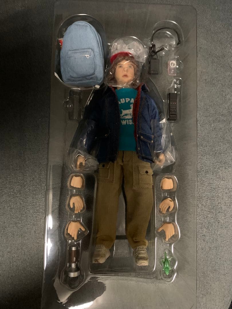スリーゼロ ストレンジャーシングス ダスティン 1/6 フィギュア