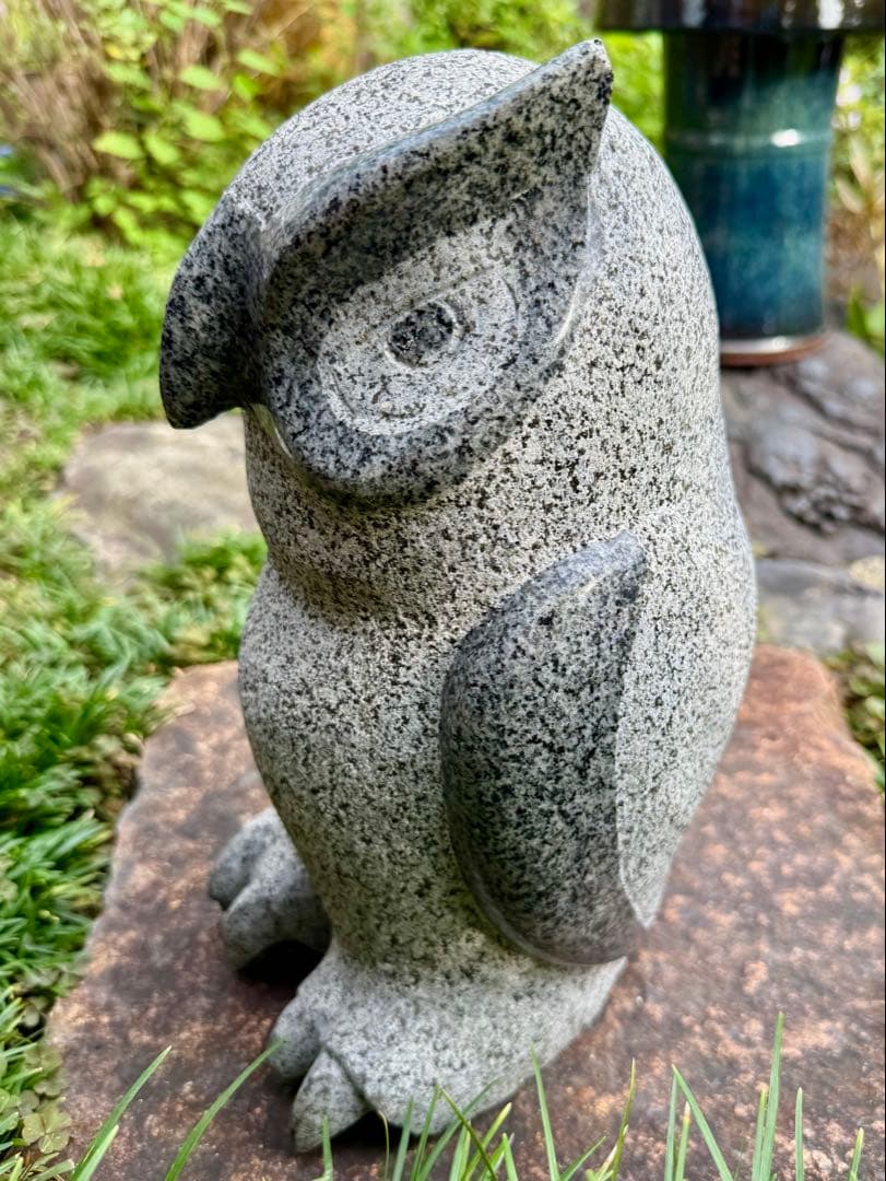 美しい石の彫刻　フクロウ　オーナメント　オブジェ　梟