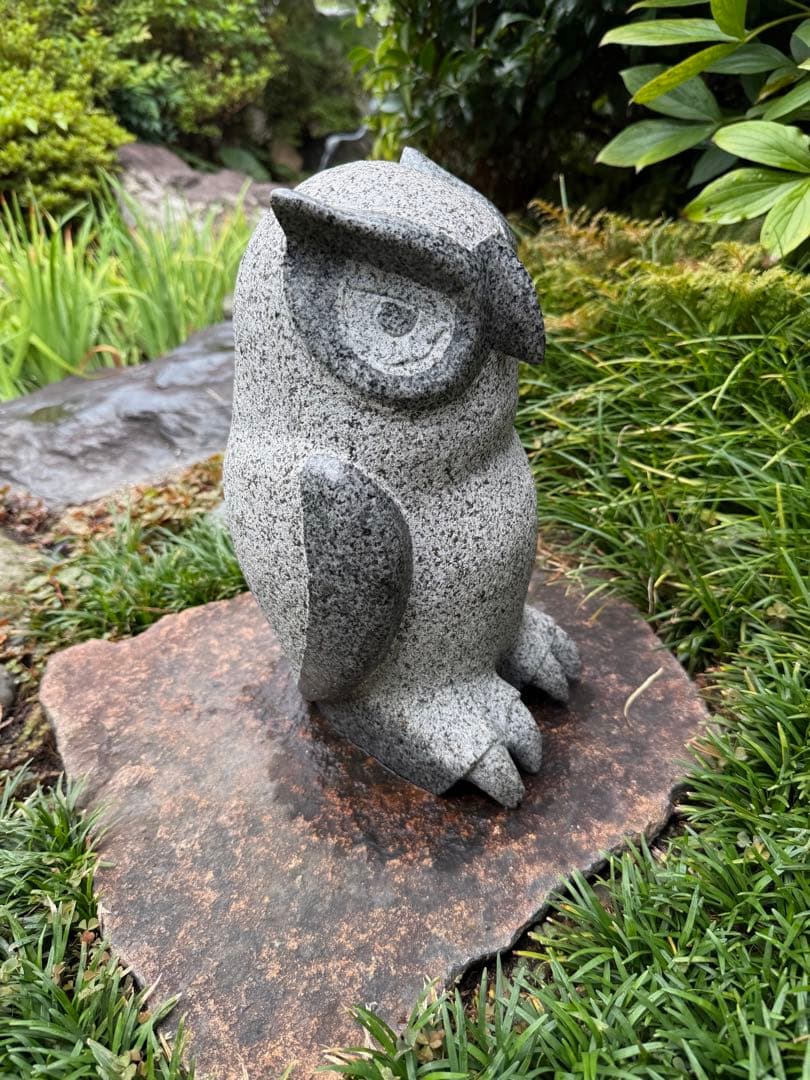 美しい石の彫刻　フクロウ　オーナメント　オブジェ　梟