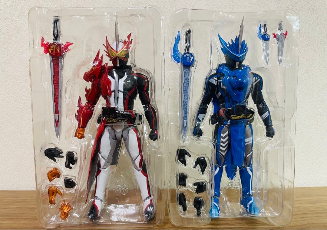 s.h.figuarts 仮面ライダーセイバー&仮面ライダーブレイズ