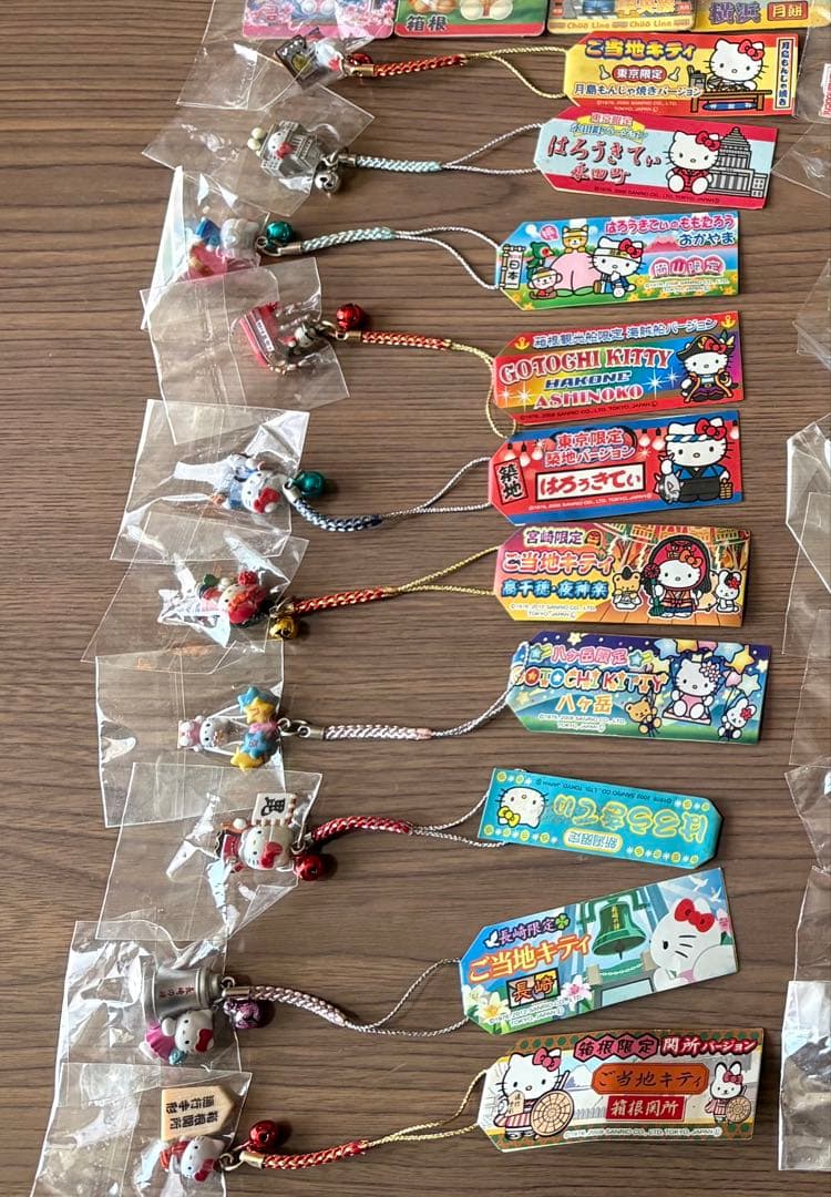 ハローキティ ご当地　根付け　キーチェーン　チャーム　キーホルダー等　49個