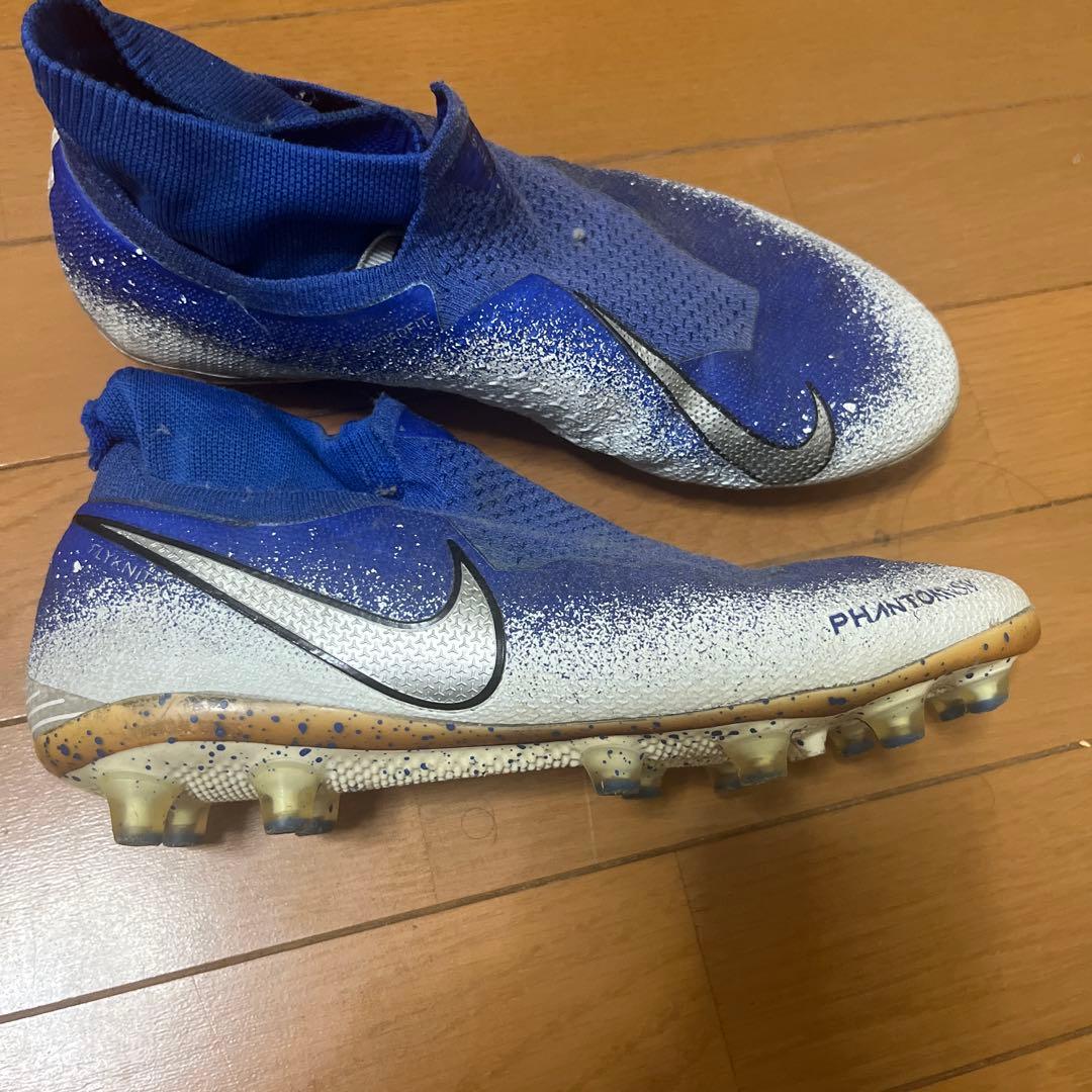 Nike Phantom ブルーハイカットサッカーシューズ