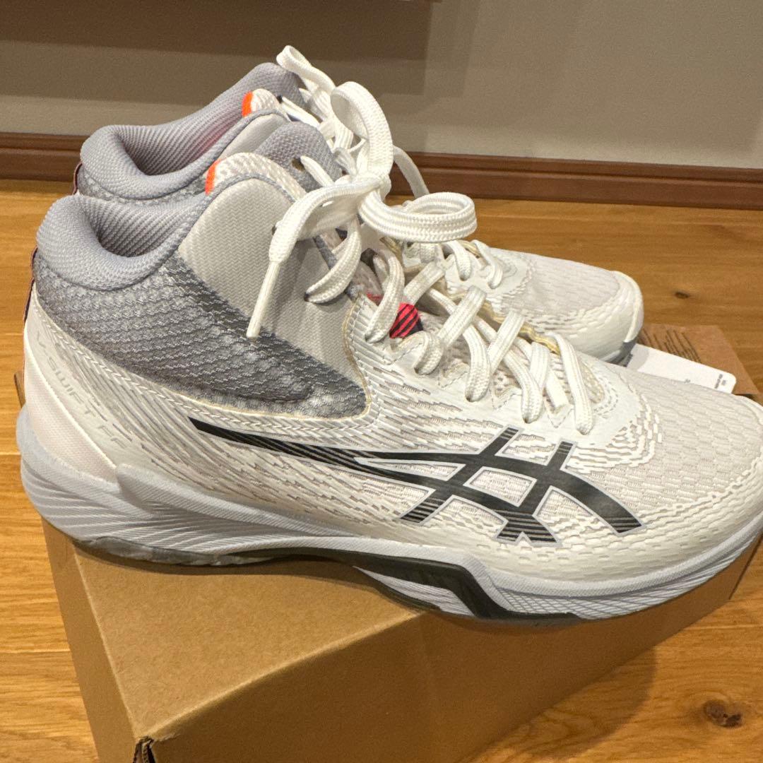 美品24.5㎝アシックス バレーシューズ V-SWIFT FF MT 4