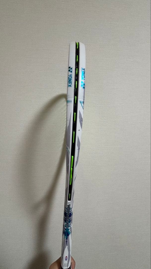 YONEX ボルトレイジ5vs 白色