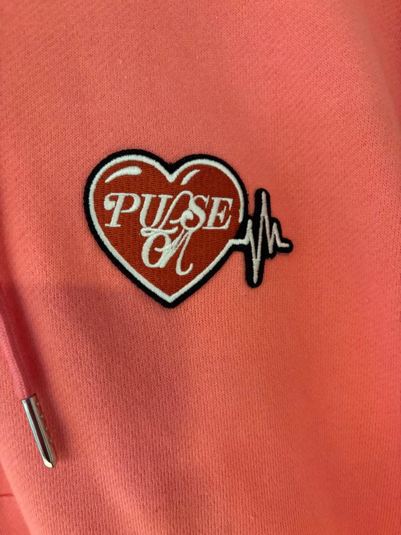 TREASURE pulse on パーカー　RED レッド