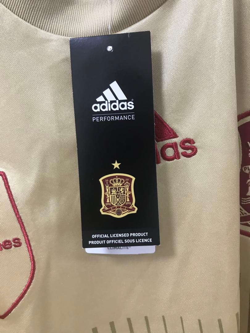 新品未使用　スペイン代表　サッカーユニフォーム