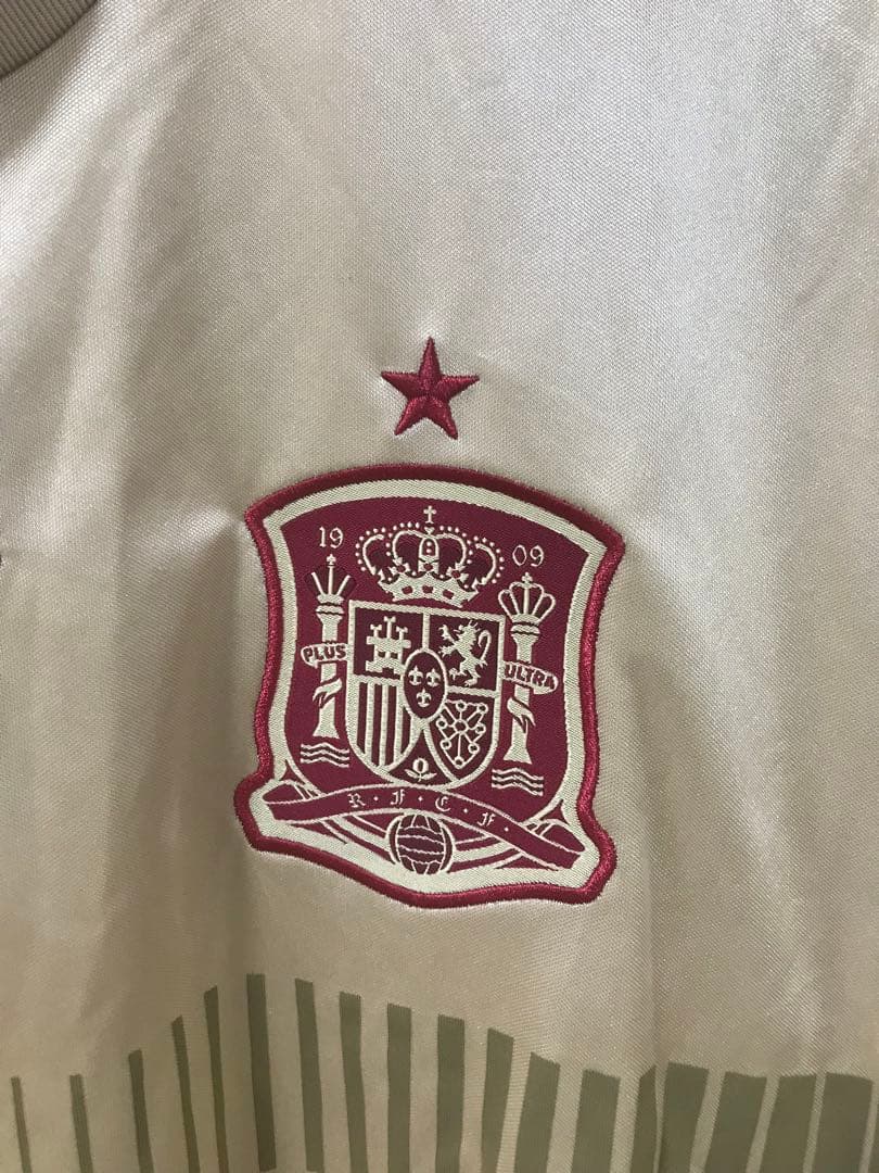 新品未使用　スペイン代表　サッカーユニフォーム