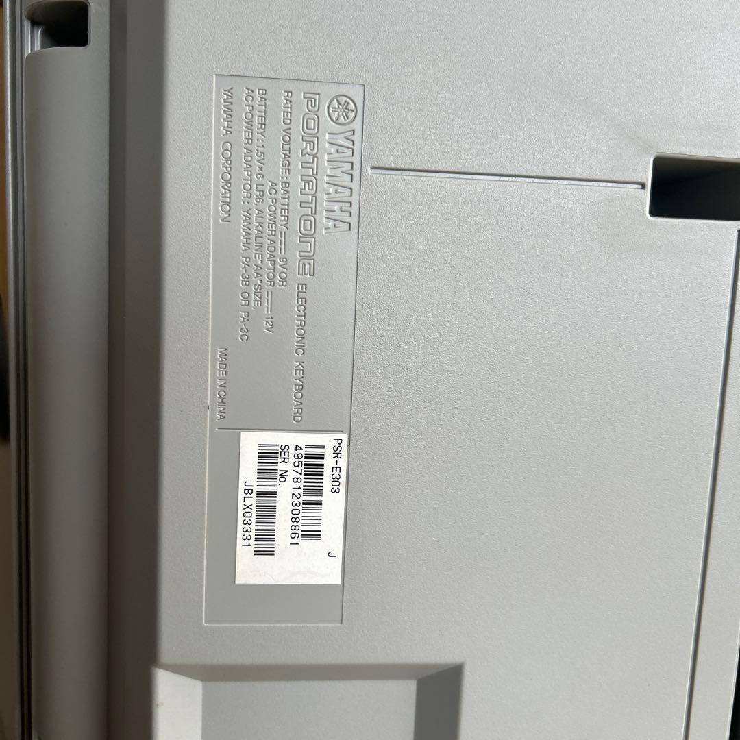 Yamaha PSR-E303 61鍵盤　シルバー