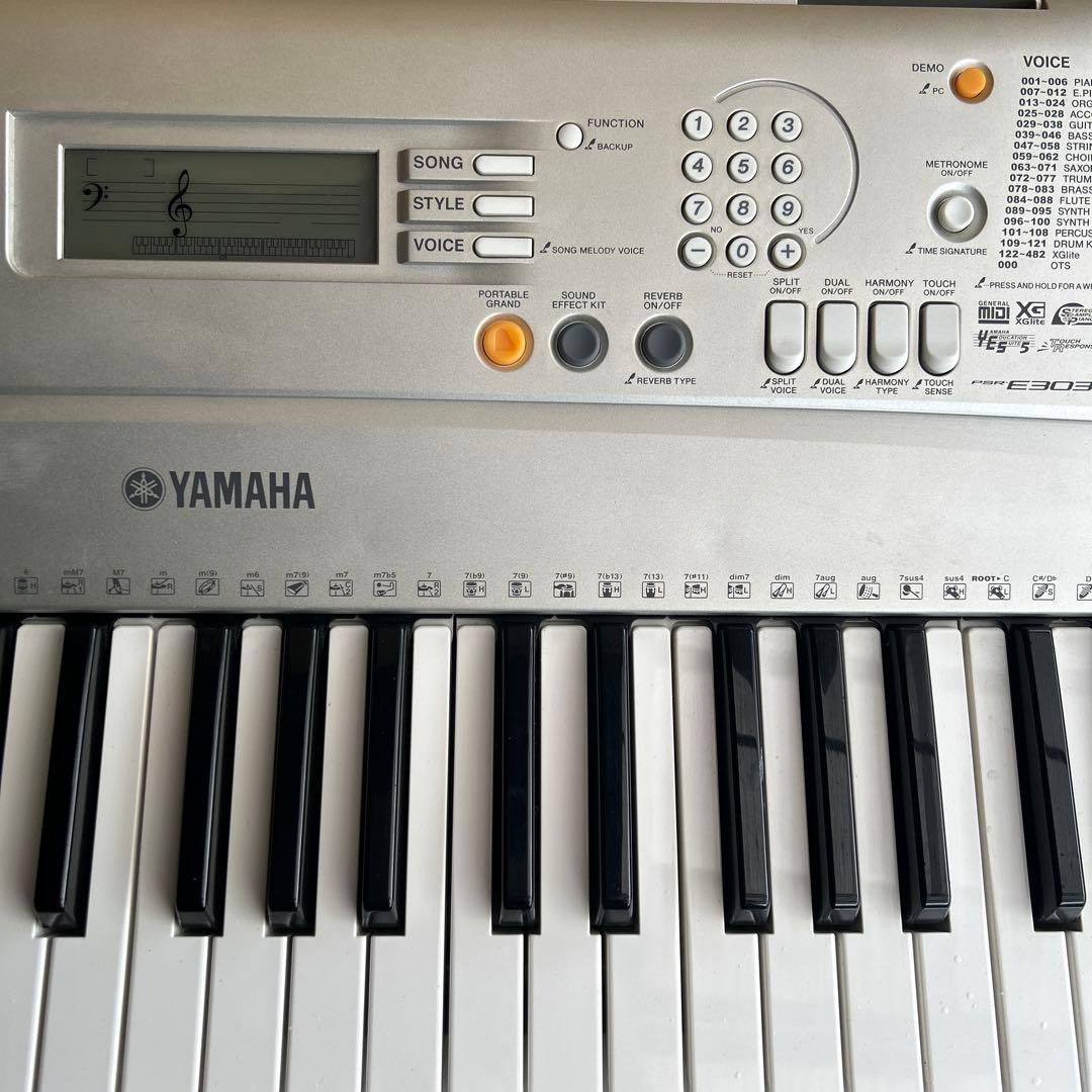 Yamaha PSR-E303 61鍵盤　シルバー