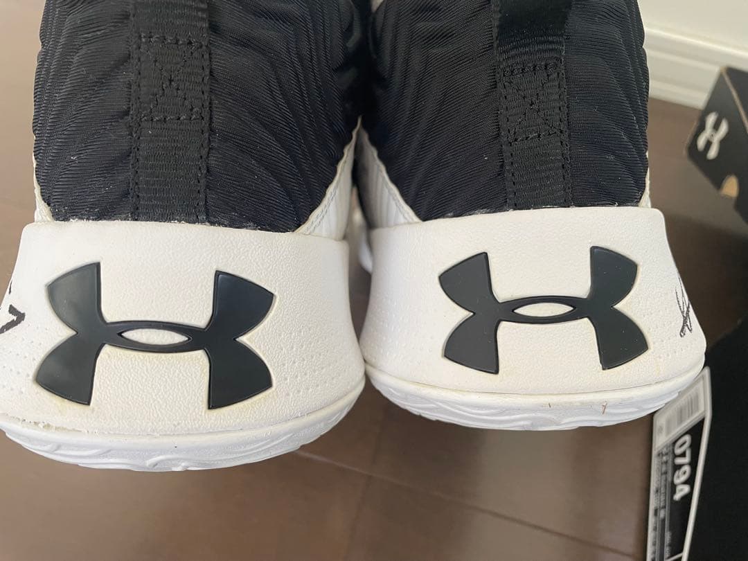 UNDER ARMOUR バスケットシューズ ホワイト/ブラック