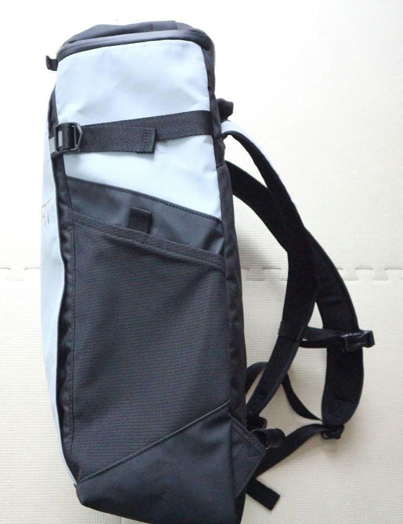 美品 デサント 30L ムーブスポーツ スクエアバックパック 大容量リュック