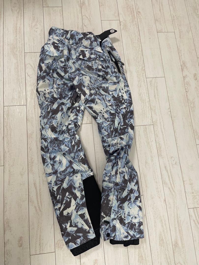 Superdry女性用スキーウェアズボン